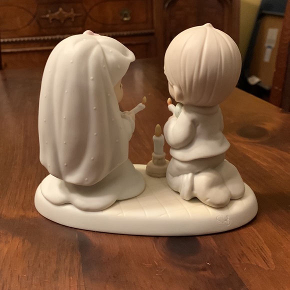 Precious Moments"Sharing the Good New Together"1991"Symbol of Membership"Figure - Picture 3 of 16